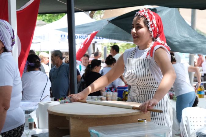 Zeytin Çiçeği Festivali Renkli Görüntülerle Başladı