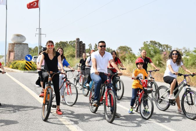 Çiğlili Bisikletseverler 19 Mayıs için pedal çevirdi