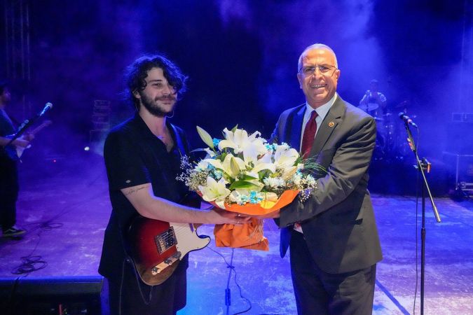 Gaziemir Gençlik Festivali’ne Yaşlı Amca ile muhteşem final