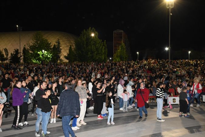 Avlu, birbirinden güzel konserlere sahne oldu