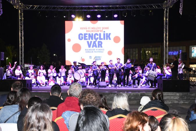 Avlu, birbirinden güzel konserlere sahne oldu