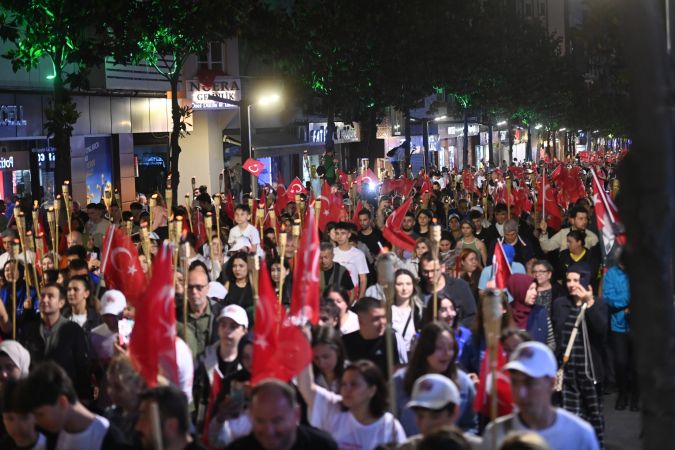 Fener Alayı’nda caddeler kırmızı beyaza büründü