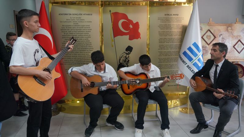 Edremit ‘Atatürk Gençlik Merkezi Yıl Sonu’ gösterisi yoğun ilgi gördü