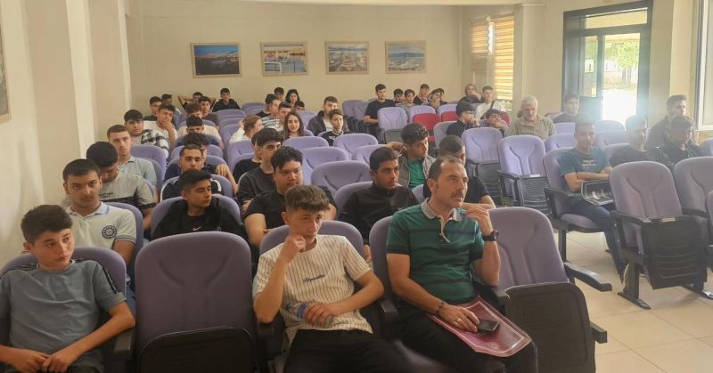 Burhaniye Belediyesi'nden bağımlılıkla mücadele semineri