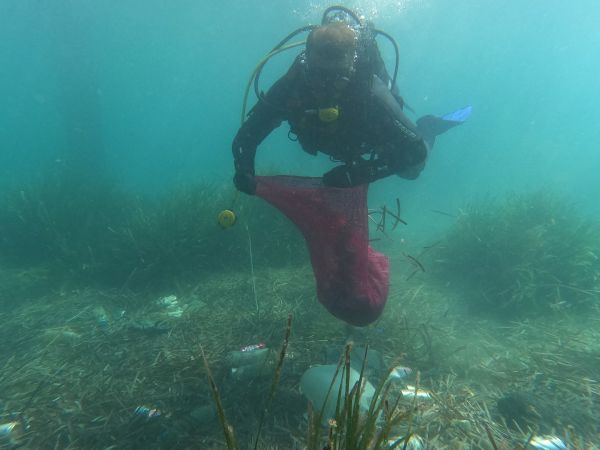 Bodrum'da deniz dibi temizliği Bitez’de devam etti