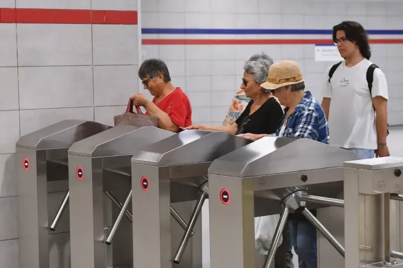 İzmir Metrosu 1 milyar 400 milyon yolcu taşındı