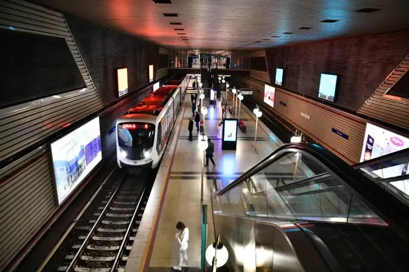 İzmir Metrosu 1 milyar 400 milyon yolcu taşındı