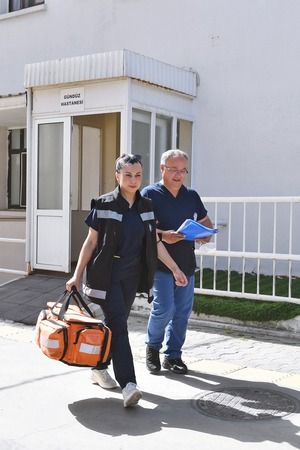 İzmir Büyükşehir Belediyesi “Evde Bakım” ile şifa dağıtıyor