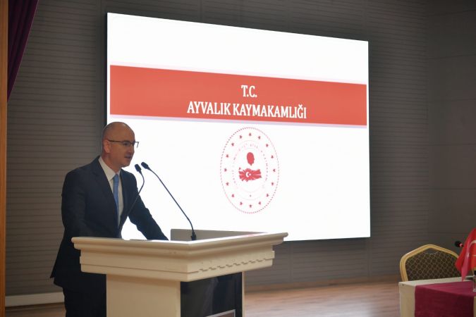 Ayvalık’ta Balıkesir Valisi İsmail Ustaoğlu Muhtarların taleplerini dinledi