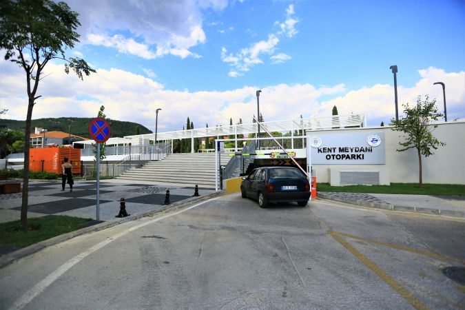 Başkan Aras'tan halkçı uygulamalar.. Kent Meydanı otopark fiyatlarında %93 İndirim