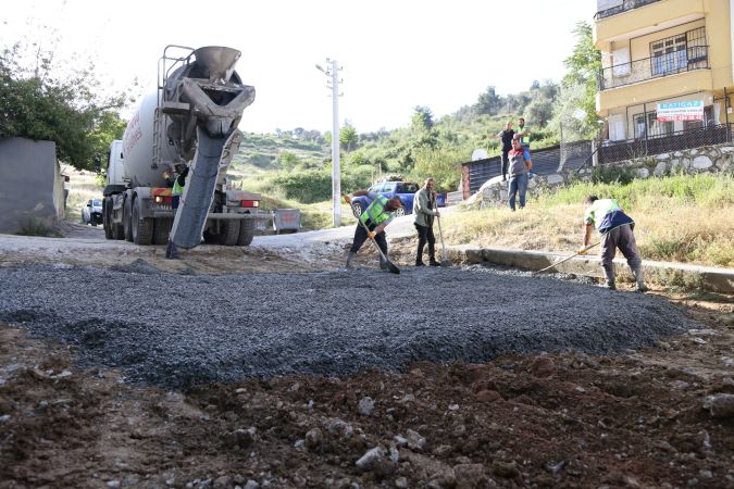 Bornova'nın merkezine beton yol