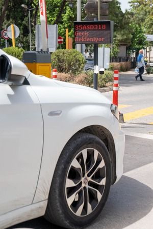 İzmir'de otoparklarda yeni dönem başladı.. Otoparklarda “Plaka Tanıma Sistemi” ugulanıyor