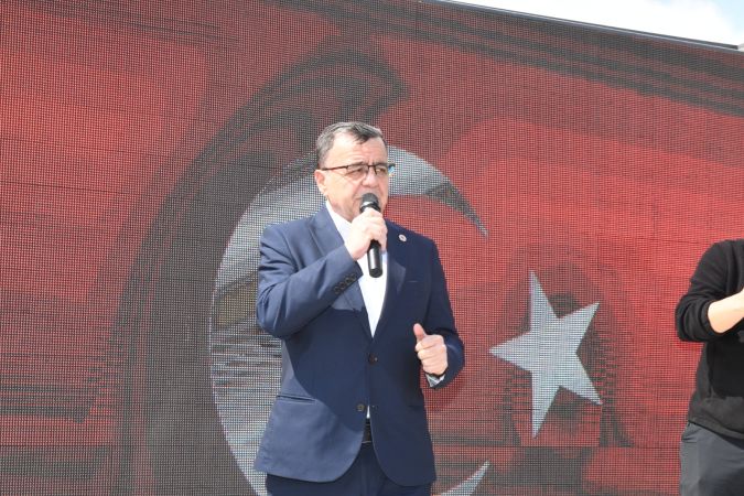 Türkmentepe yamaç parütü tutkunlarını bir araya getirdi