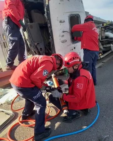 Balıkesir’de beton mikseri devrildi: 1 ölü, 1 yaralı