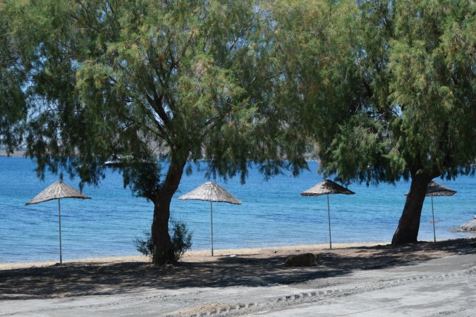 Bodrum Belediyesi'nden plajlarda temizlik ve düzenleme çalışması