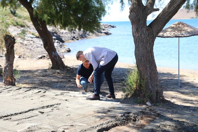 Bodrum Belediyesi'nden plajlarda temizlik ve düzenleme çalışması