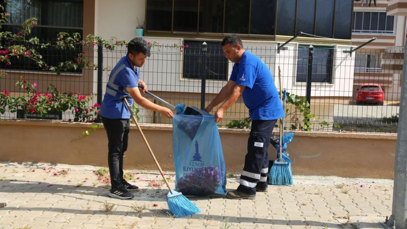 Efes Selçuk'ta bahar temizliğiyle sokaklar pırıl pırıl