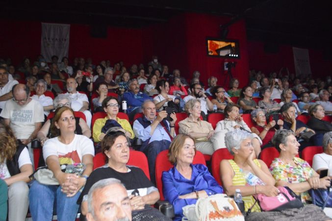 Türk ve Yunan sanatçılar seslendirdikleri şarkılarla dostluk köprüsü kurdu