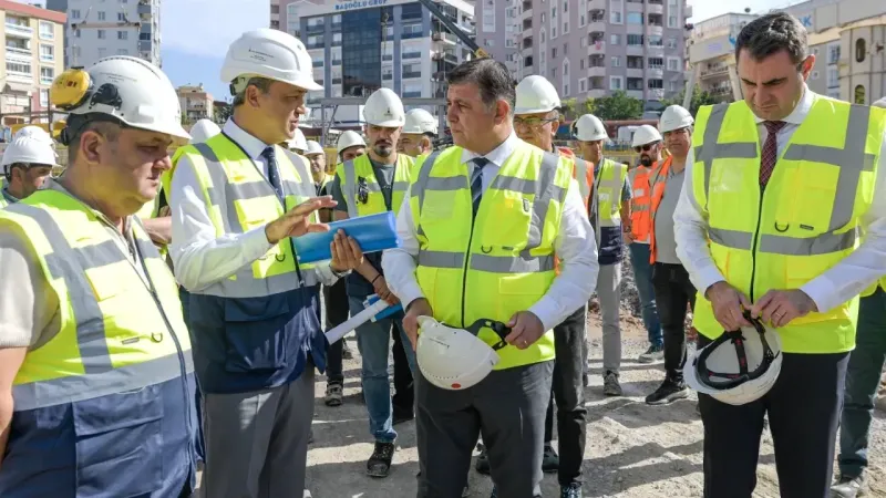 Başkan Tugay metro şantiyelerini inceledi