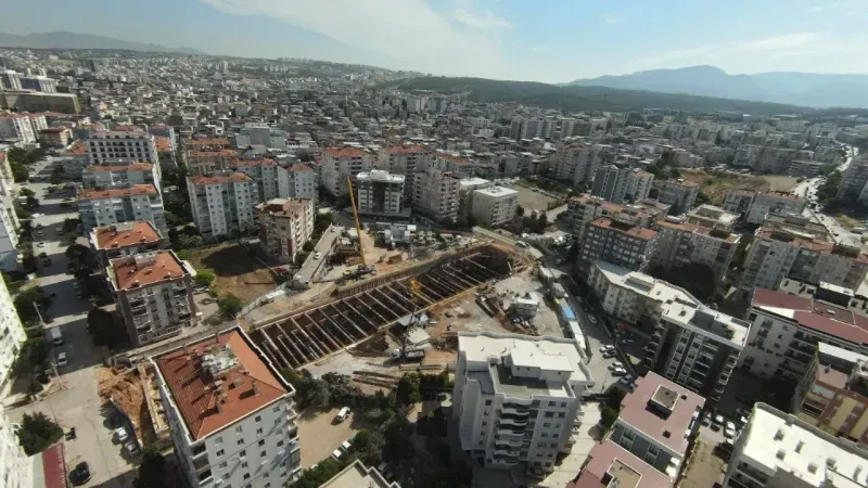 Başkan Tugay metro şantiyelerini inceledi