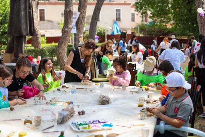 Dokuz Eylül Üniversitesi'nden çocuk oyunları şenliği