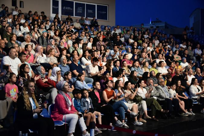 Aliağa Belediyesi Sanatevi öğrencilerinden hayran bırakan final