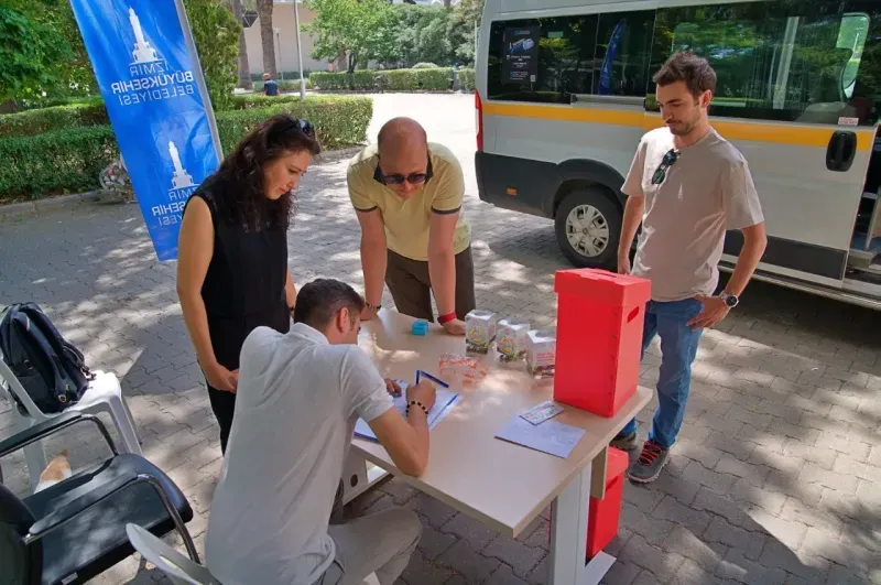 İzmir Büyükşehir Belediyesi’nin çevre dostu kampanyası sürüyor