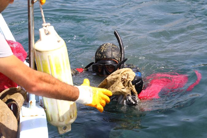 Bodrum'da deniz dibi temizliği etkinliğinin 5. etabı Akyarlar'da yapıldı