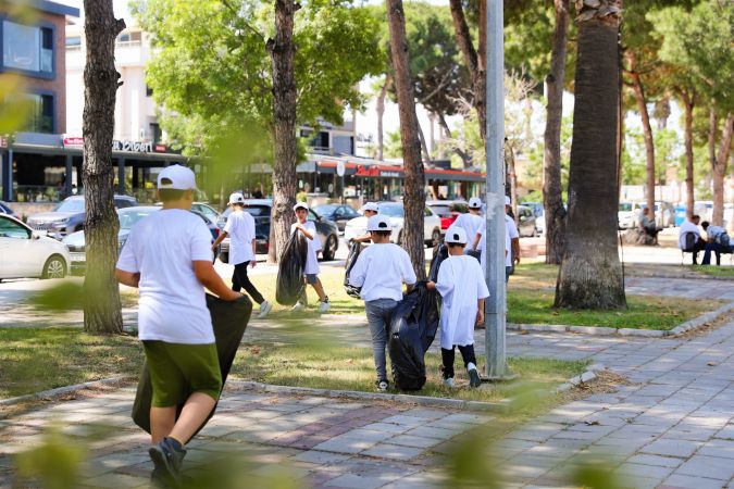 Aliağa'da ‘Çevre Haftası’ Deniz ve Çevre Temizliği İle Kutlandı