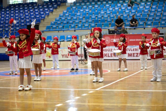 Efeler’in çocuklarından yıl sonu gösterimi