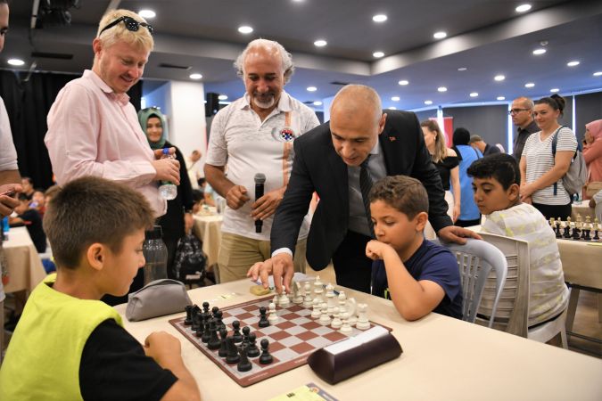 Bornovalı çocukların satranç heyecanı