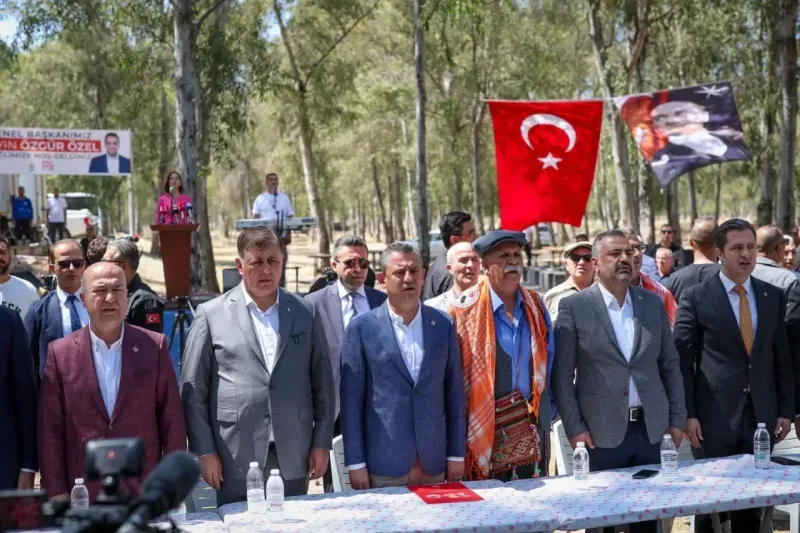 CHP Lideri Özgür Özel'den Başkan Tugay'a övgü