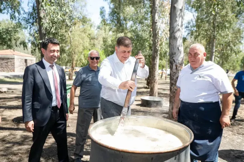 CHP Lideri Özgür Özel'den Başkan Tugay'a övgü