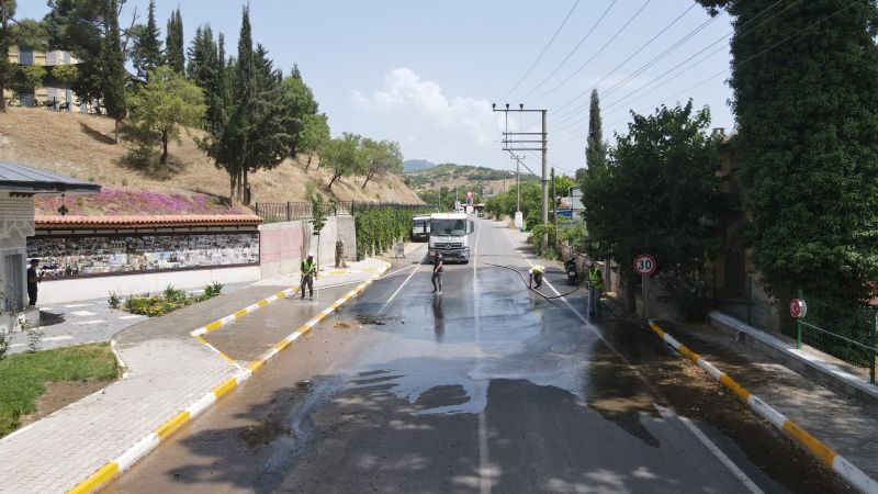 Sındırgı’da dip bucak bayram temizliği