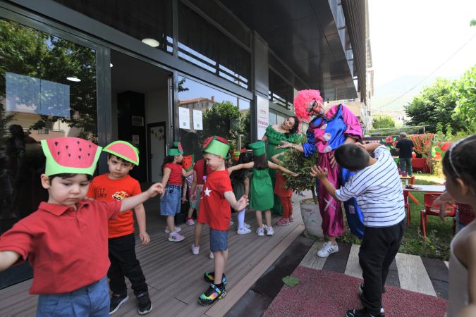 Bornovalı minikler Karpuz Festivali’nde eğlendi