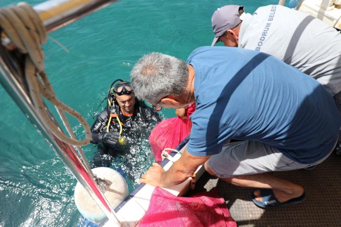 Bodrum Belediyesi'nin deniz dibi temizlik etkinlikleri devam ediyor