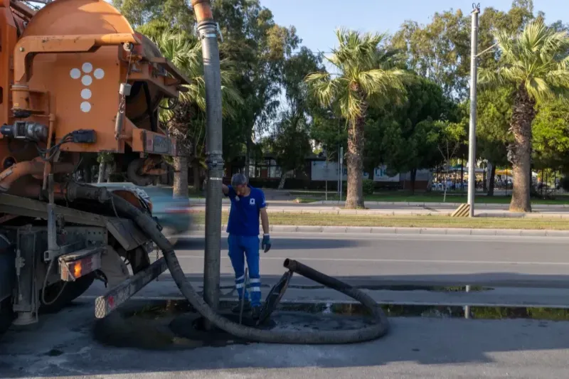 İzmir’in altyapı hatlarında temizlik seferberliği