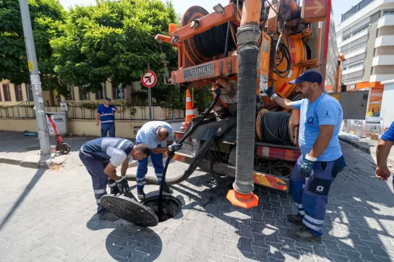 İzmir’in altyapı hatlarında temizlik seferberliği