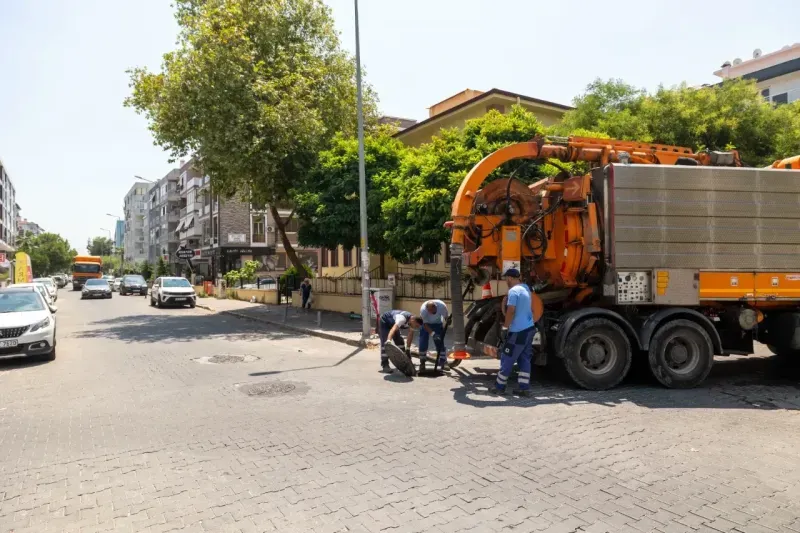 İzmir’in altyapı hatlarında temizlik seferberliği