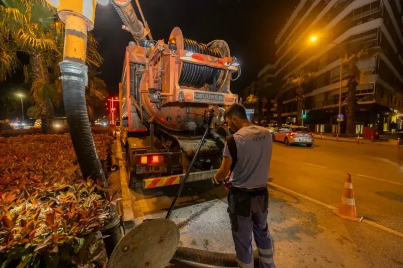 İzmir’in altyapı hatlarında temizlik seferberliği