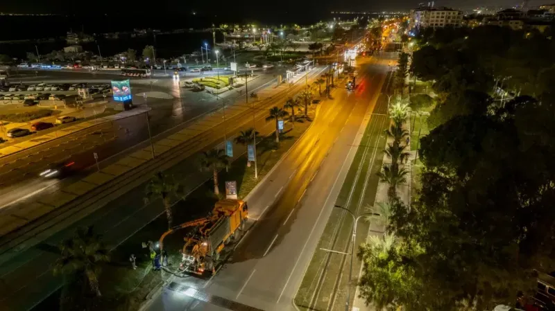 İzmir’in altyapı hatlarında temizlik seferberliği