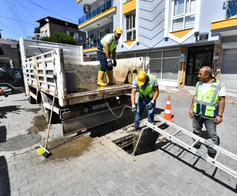 İzmir’in altyapı hatlarında temizlik seferberliği