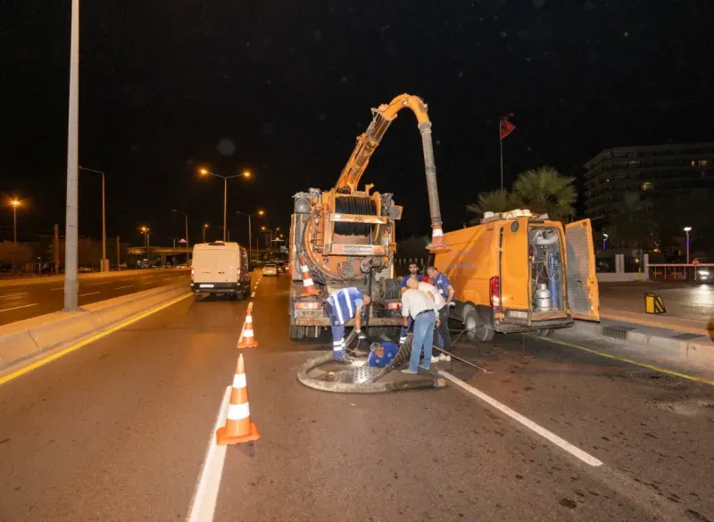 İzmir’in altyapı hatlarında temizlik seferberliği