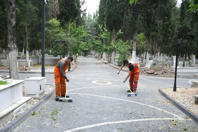 Büyükşehir, mezarlıkları bayrama hazırlıyor