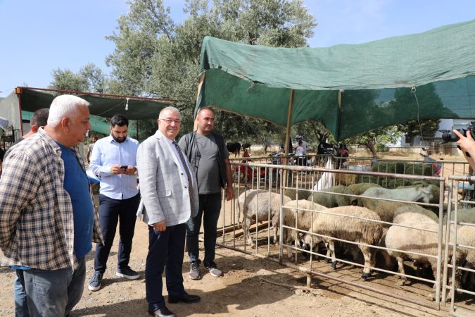 Edremit Belediyesi'nden Kurban Bayramı'nda çiftçiye destek