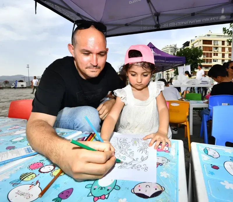 İzmir’de babalar ve çocuklar birlikte eğlendi