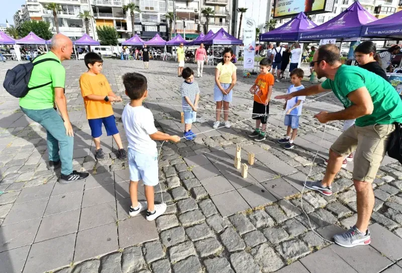 İzmir’de babalar ve çocuklar birlikte eğlendi