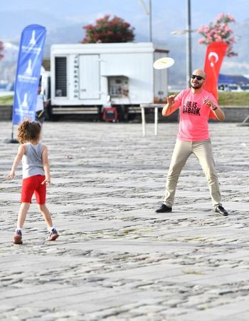 İzmir’de babalar ve çocuklar birlikte eğlendi