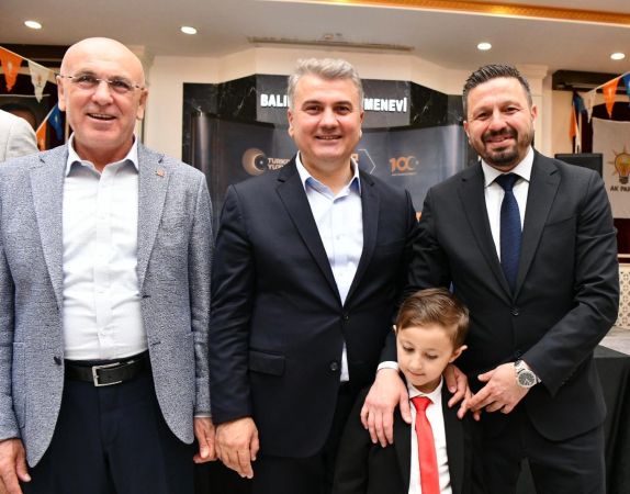 Balıkesir AK Parti teşkilatı Öğretmenevinde bayramlaştı