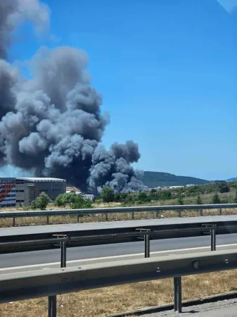 Gebze'de korkunç fabrika yangını.. Dumanlar gökyüzü kapladı..